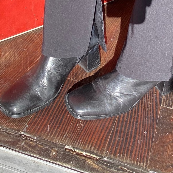 SOLD:.90s Black Leather Mid-Calf Chunky Boots - Picture 9 of 16